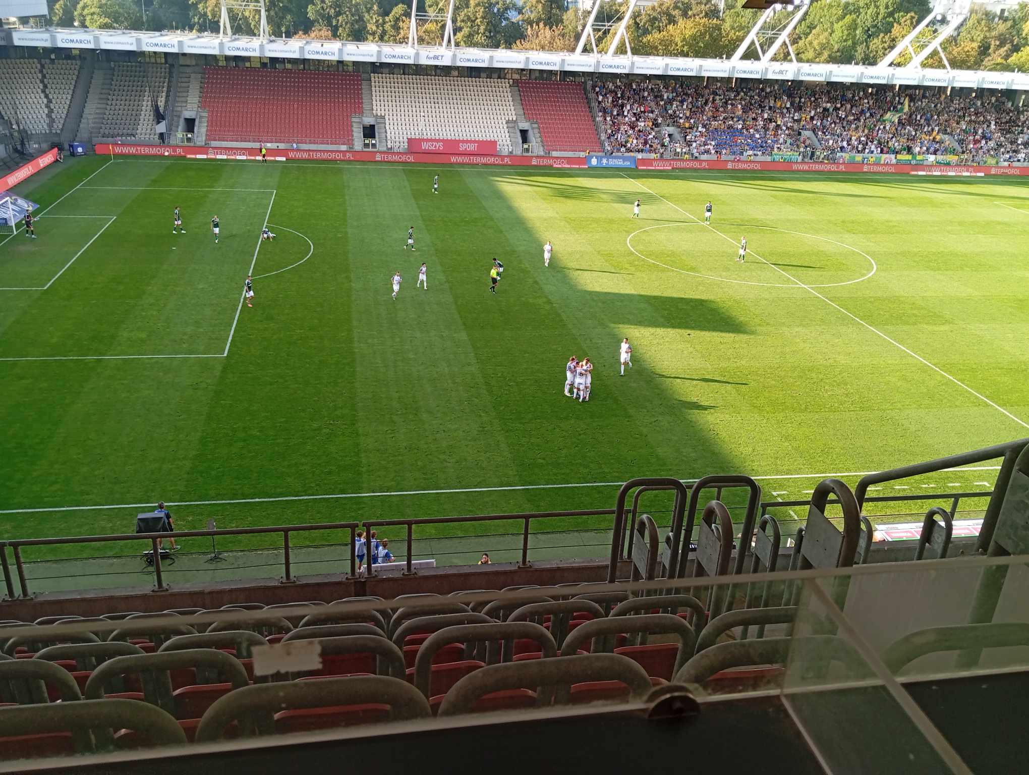 Puszcza- Legia. Radość Żubrów po wyrównującym golu.