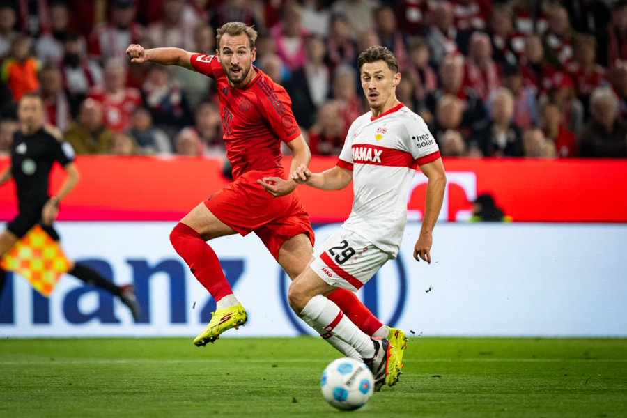 Harry Kane i Anthony Rouault podczas sobotniego meczu pomiędzy Bayernem Monachium a Stuttgartem