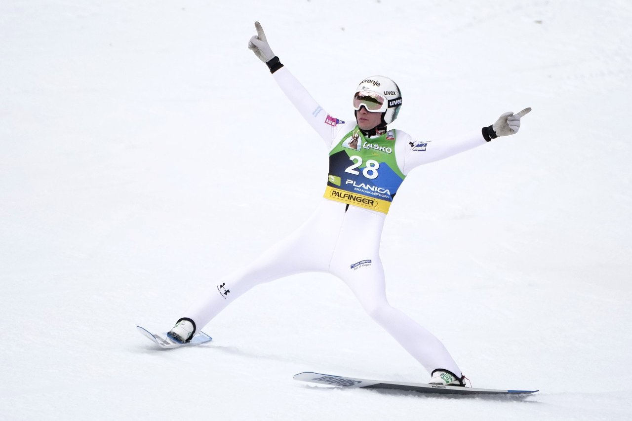 Domen Prevc i Anze Lanisek zdominowali Puchar Świata w Planicy.